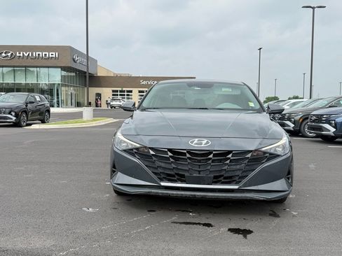 Used 2023 Hyundai Elantra SEL w/ Convenience Package FWD image 2