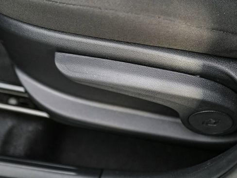 Used 2022 Hyundai Venue SE image 21