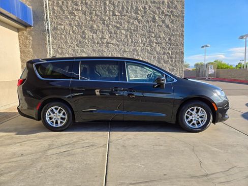 Used 2023 Chrysler Voyager LX image 6