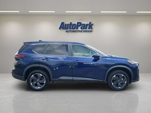 Used 2025 Nissan Rogue SV AWD/4WD image 9