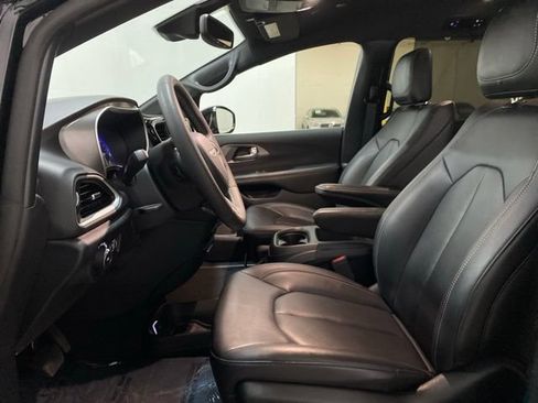 Used 2025 Chrysler Pacifica Select FWD image 60
