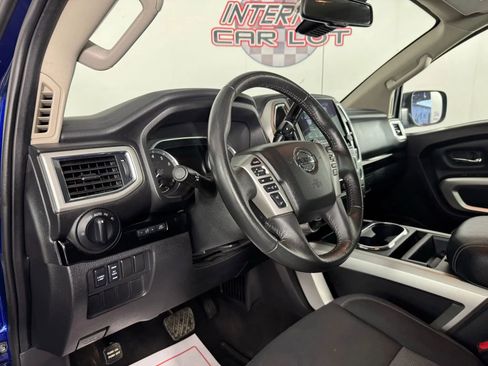 Used 2021 Nissan Titan SV w/ SV Convenience Package image 10