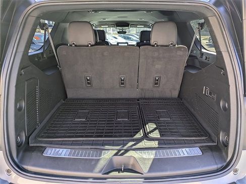 Used 2024 Chevrolet Suburban Premier image 12