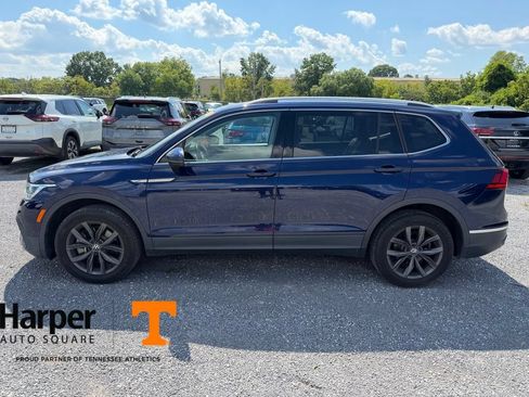 Used 2022 Volkswagen Tiguan SE FWD image 2