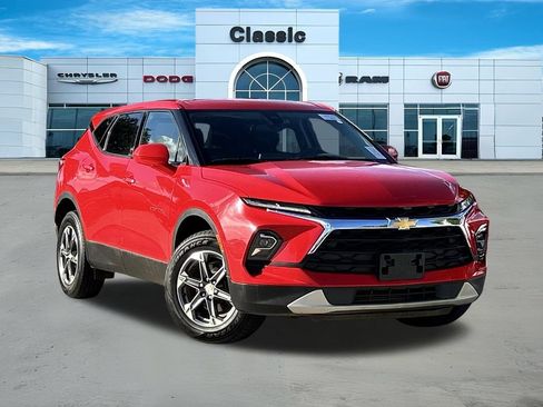Used 2023 Chevrolet Blazer LT FWD image 1