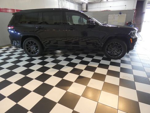 Used 2024 Jeep Grand Cherokee L Summit AWD/4WD image 5