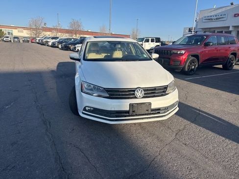 Used 2015 Volkswagen Jetta SE image 2