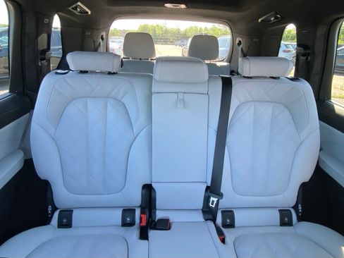 New 2027 BMW X7 xDrive40i w/ M Sport Package AWD/4WD image 8