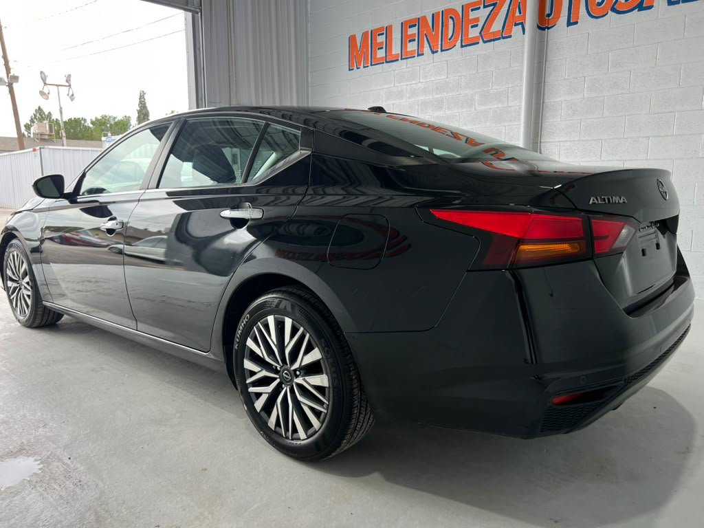Used 2023 Nissan Altima 2.5 SV FWD image 3