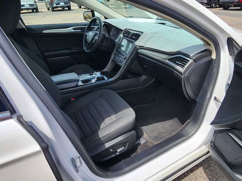 Used 2018 Ford Fusion SE w/ Fusion SE Technology Package FWD image 12