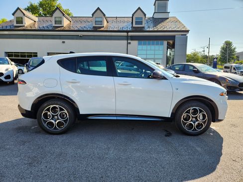 Used 2024 Alfa Romeo Tonale Ti AWD/4WD image 6