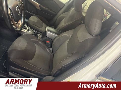 Used 2017 Jeep Cherokee Latitude image 12