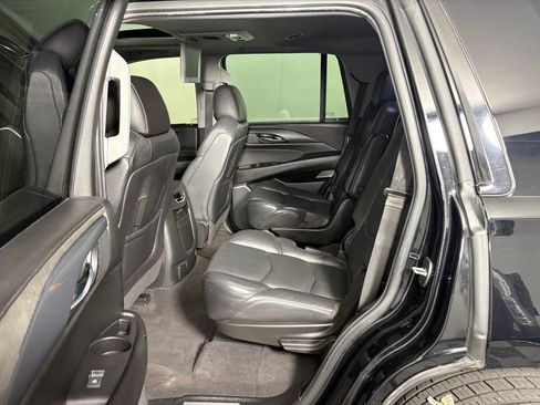Used 2020 Cadillac Escalade Luxury AWD/4WD image 29