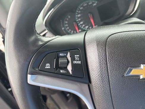 Used 2019 Chevrolet Trax LT w/ Sun & Sound Package FWD image 18