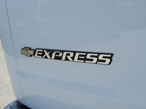 Used 2025 Chevrolet Express 3500 LT w/ LT Preferred Equipment Group RWD image 10