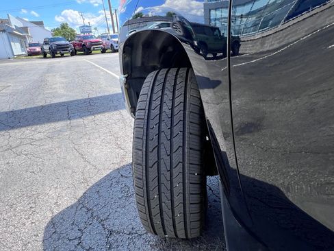 Used 2017 Toyota Tundra SR5 AWD/4WD image 18