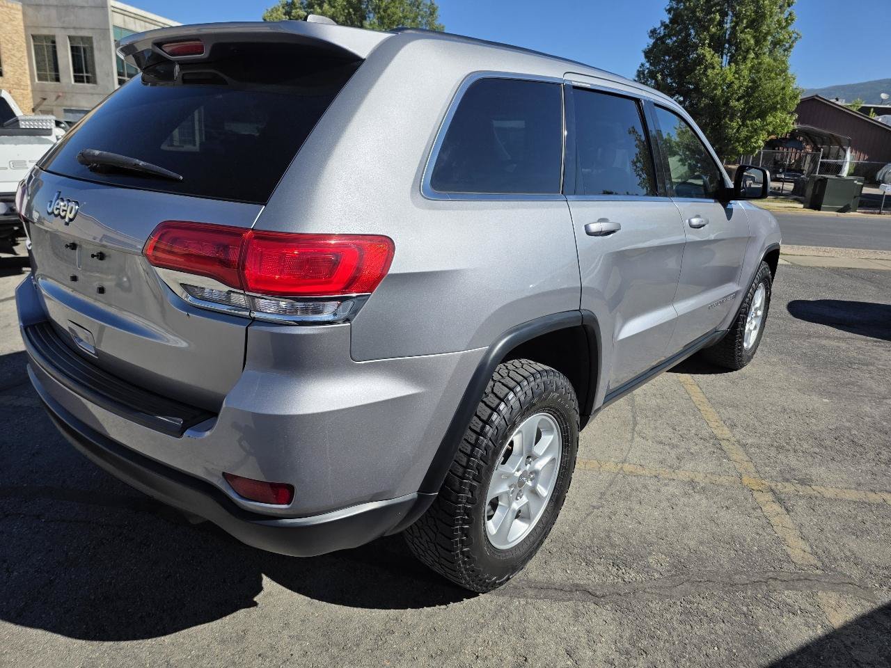 Used 2014 Jeep Grand Cherokee Laredo AWD/4WD image 4