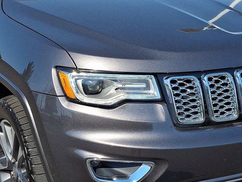 Used 2017 Jeep Grand Cherokee Overland AWD/4WD image 9