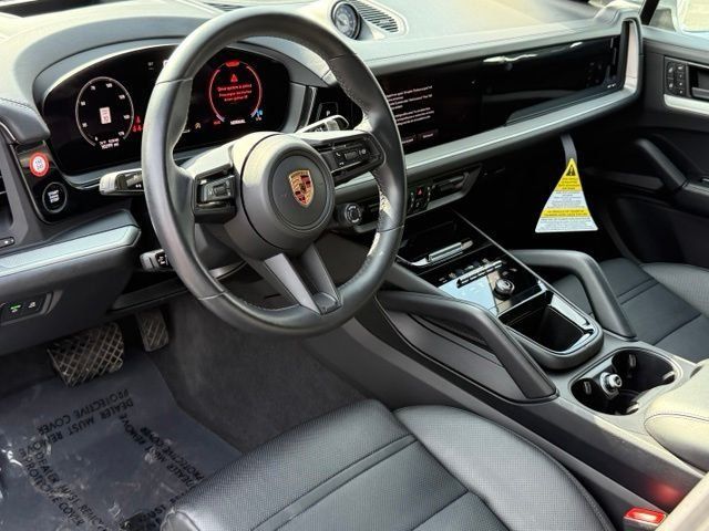 Used 2025 Porsche Cayenne Coupe AWD/4WD image 4