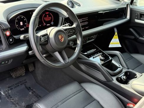 Used 2025 Porsche Cayenne Coupe AWD/4WD image 4