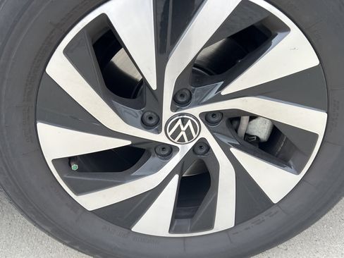 Used 2025 Volkswagen Tiguan S image 12