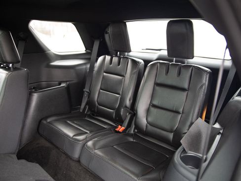 Used 2018 Ford Explorer XLT w/ Equipment Group 202A image 22