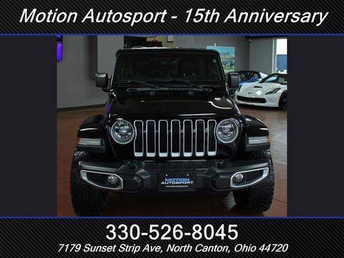 Used 2018 Jeep Wrangler Unlimited Sahara w/ Uconnect 4C Nav & Sound Group AWD/4WD image 4