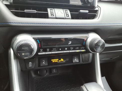 Used 2021 Toyota RAV4 XSE AWD/4WD image 19