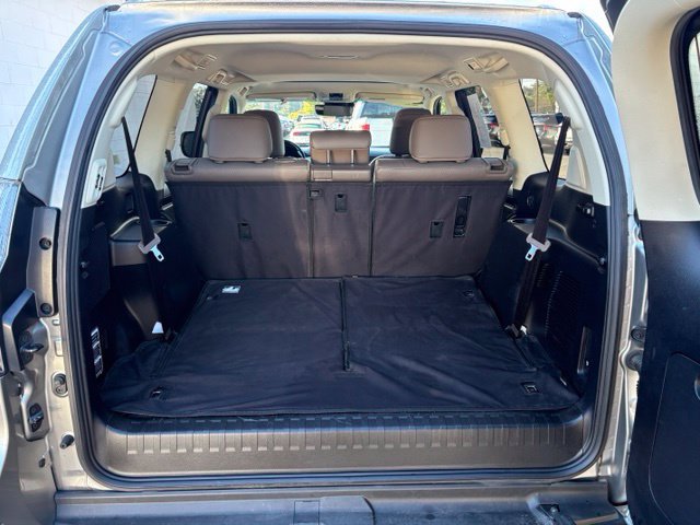 Used 2020 Lexus GX 460 Luxury w/ Accessory Package AWD/4WD image 37
