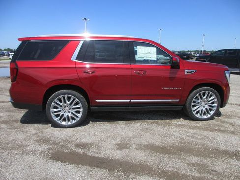 New 2026 GMC Yukon Denali w/ Denali Reserve Package AWD/4WD image 3