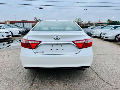 Used 2015 Toyota Camry XLE w/ Moonroof Package image 6