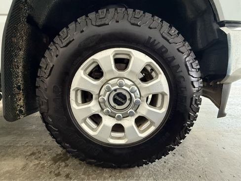 Used 2023 Ford F250 XLT w/ FX4 Off-Road Package image 11