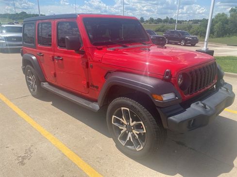 Used 2024 Jeep Wrangler Unlimited Sport AWD/4WD image 2