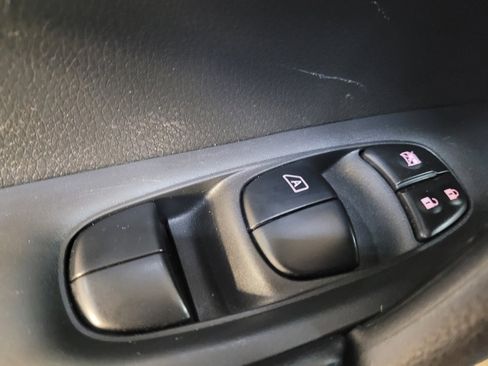 Used 2020 Nissan Rogue SV FWD image 27