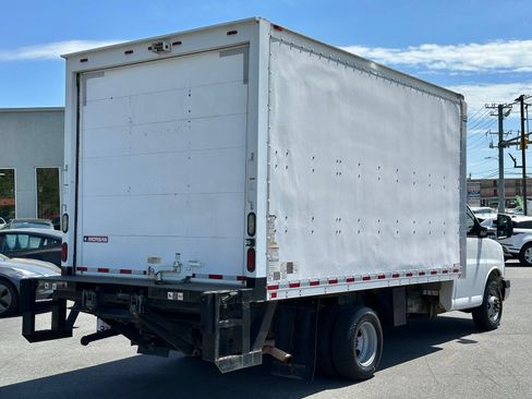 Used 2016 Chevrolet Express 3500 w/ Chrome Appearance Package RWD image 4