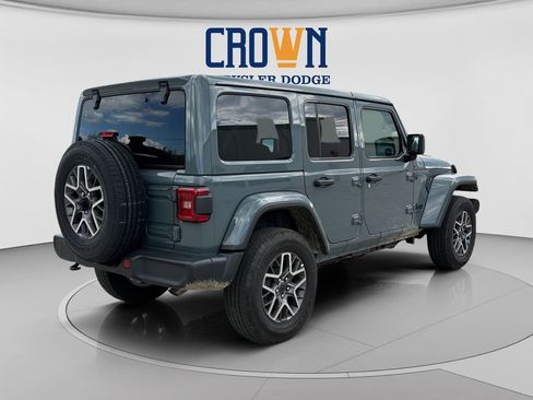 Used 2026 Jeep Wrangler Unlimited Sahara AWD/4WD image 3