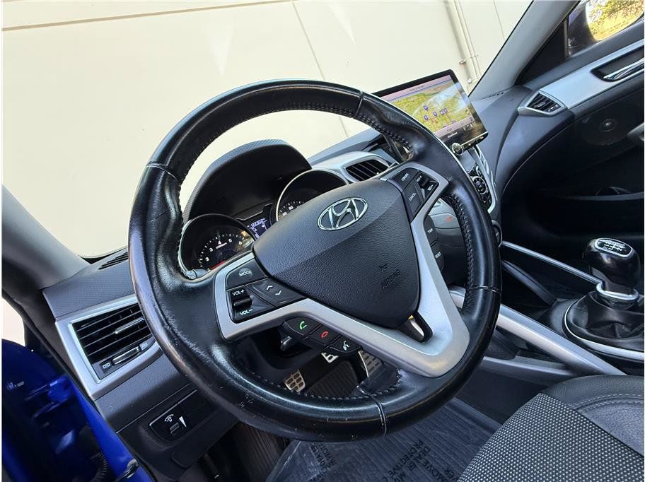 Used 2014 Hyundai Veloster w/ Style Package 02 FWD image 9