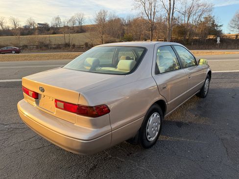 Used 1997 Toyota Camry LE image 6