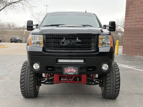 Used 2011 GMC Sierra 2500 Denali w/ Suspension Package, Off-Road image 2