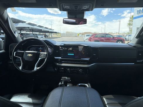 Used 2023 Chevrolet Silverado 1500 LT w/ Leather Package AWD/4WD image 12