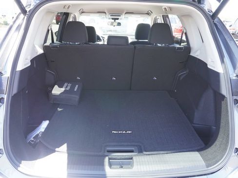 Used 2026 Nissan Rogue SV FWD image 8