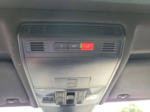 Certified 2023 Volkswagen Tiguan SE R-Line image 33