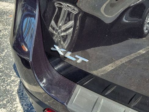 Used 2023 Ford Explorer XLT image 5