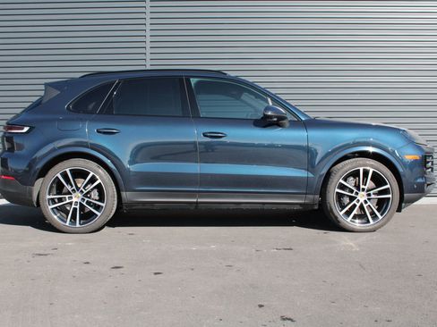 Used 2024 Porsche Cayenne image 8