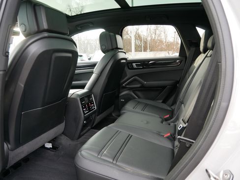 Used 2021 Porsche Cayenne image 15