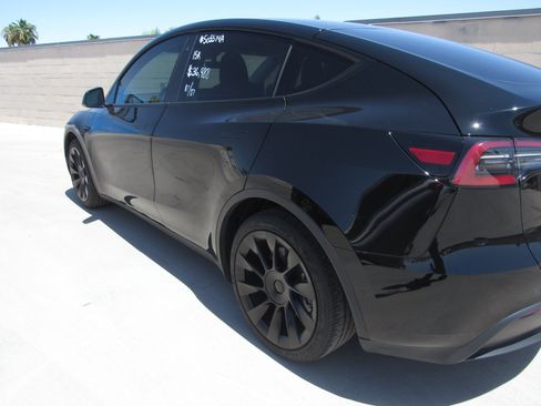 Used 2021 Tesla Model Y Long Range AWD/4WD image 4