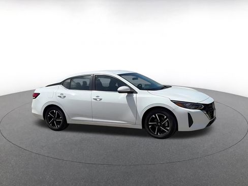 Used 2025 Nissan Sentra SV image 2