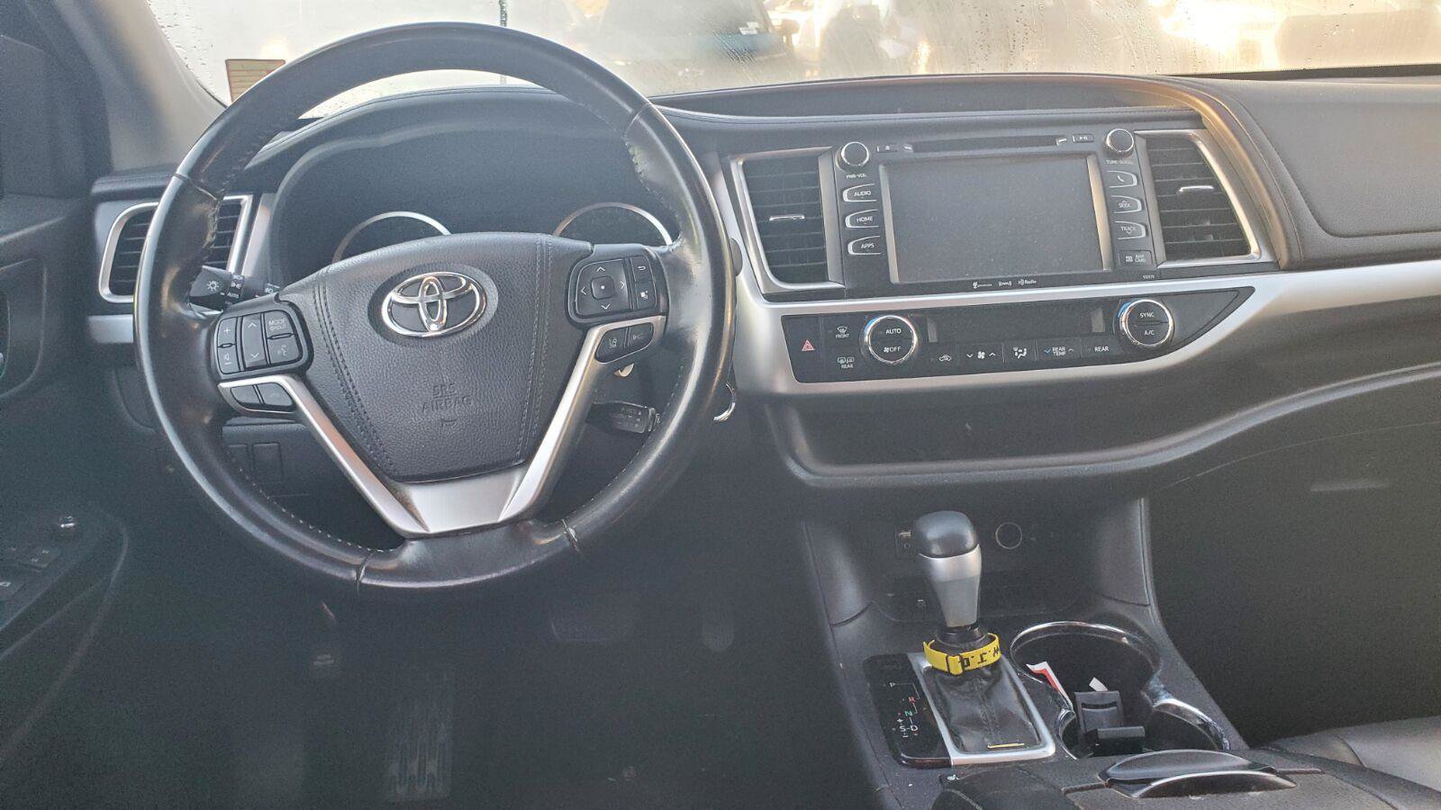 Used 2017 Toyota Highlander XLE FWD image 8