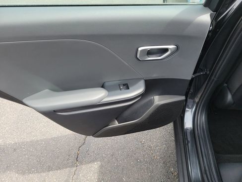 Used 2025 Kia K4 FWD image 16