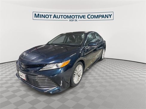 Used 2019 Toyota Camry XLE image 4